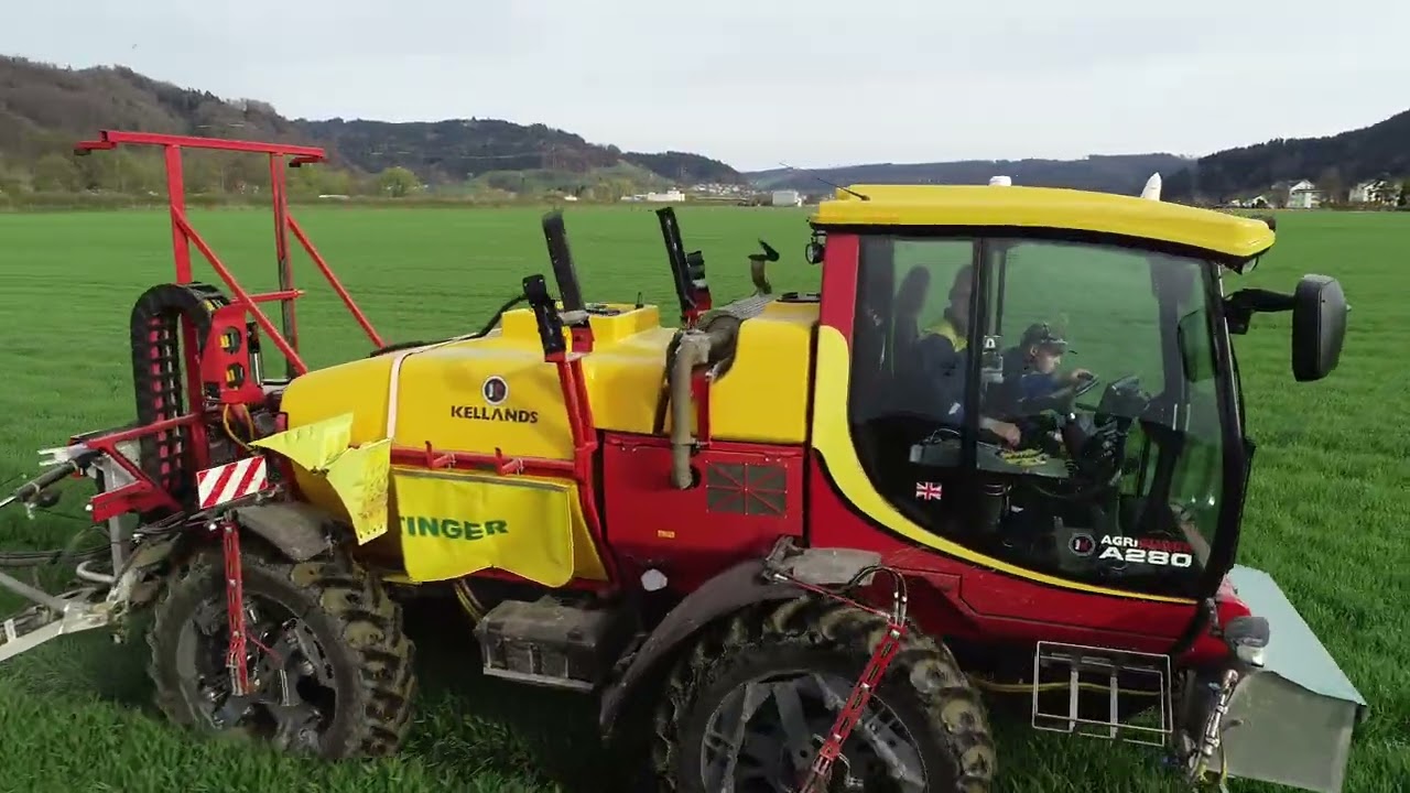 Selbstfahrspritze Agribuggy in der Gerste