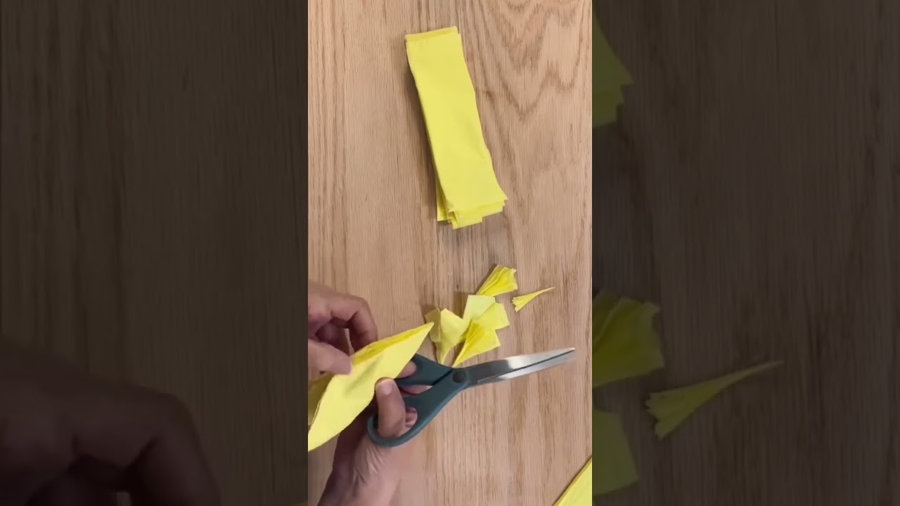 $7.50 SPRING WREATH - ALL DOLLAR TREE - Made with tablecloths. #wreaths #diy  #dollartree #crafting