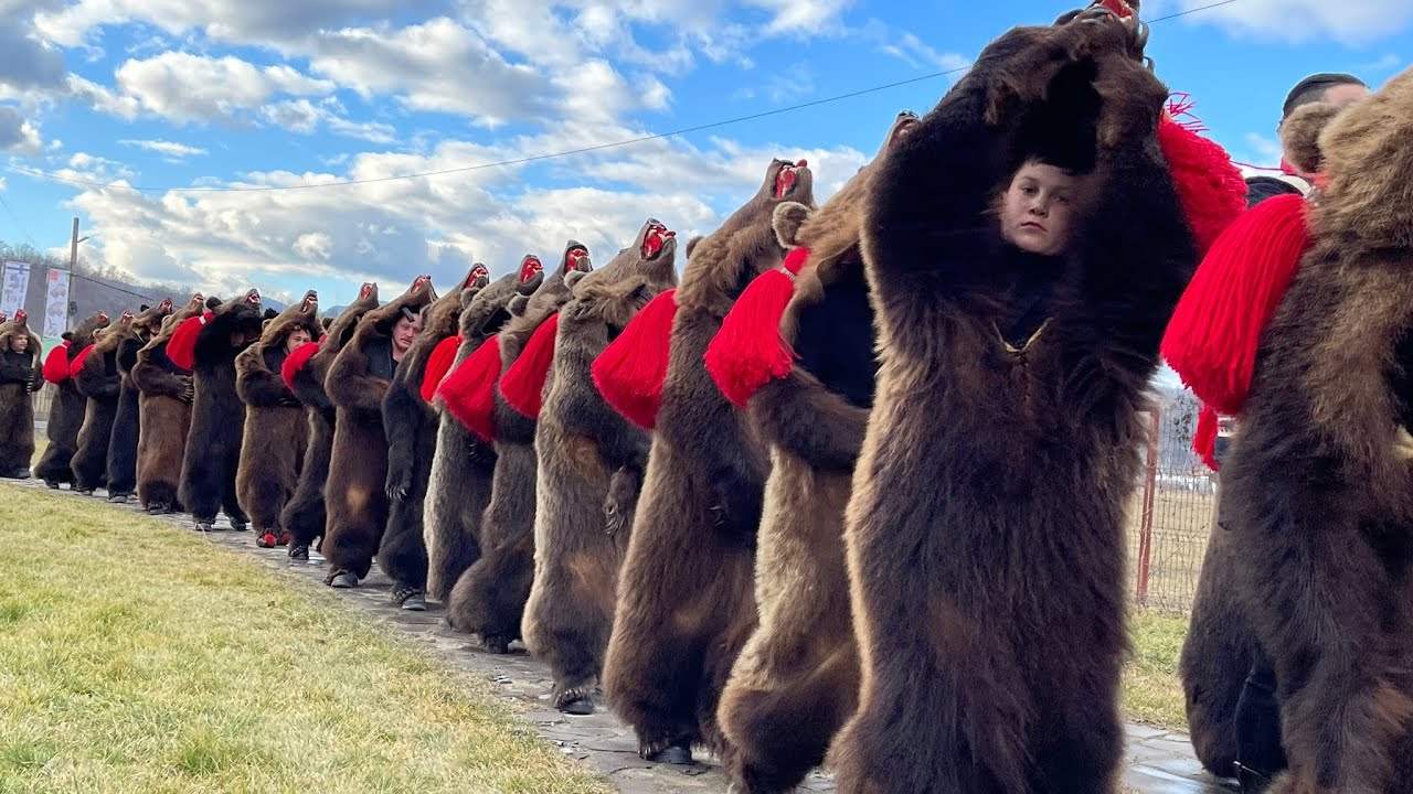 The Bear Dance! A Romanian Ancient Tradition - The Dancing Bears of Comanesti Sipoteni