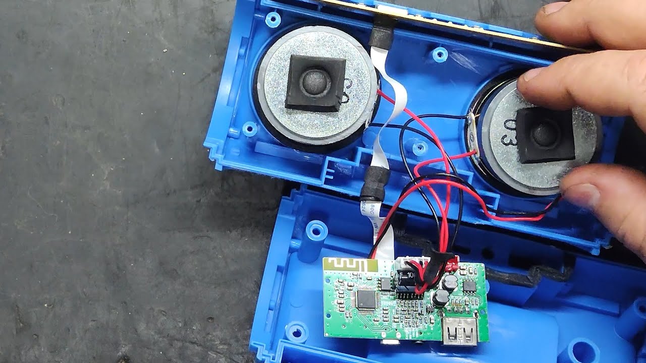 Caixa jbl replica liga em seguida desliga colocando 2 baterias
