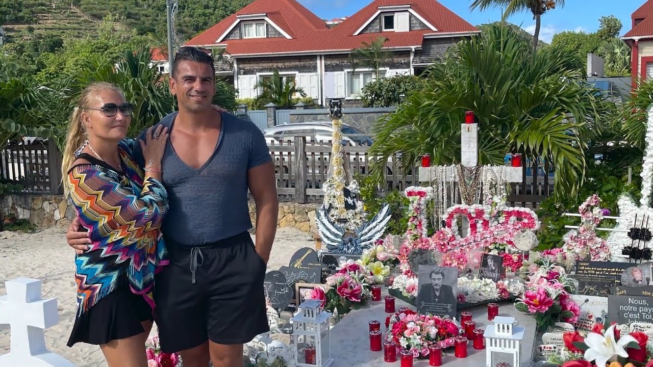 St Barth: Magnifique Tombe de Johnny Hallyday à Lorient sur le sable blanc de l'île de St Barthelémy