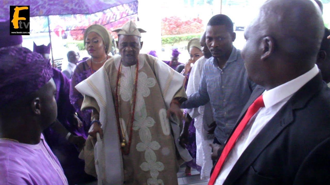 SEE THE ROYAL ENTRY OF ALAAFIN OYO OBA LAMIDI ADEYEMI @ HIS 80TH BIRTHDAY WITH HIS BEAUTIFUL WIVES