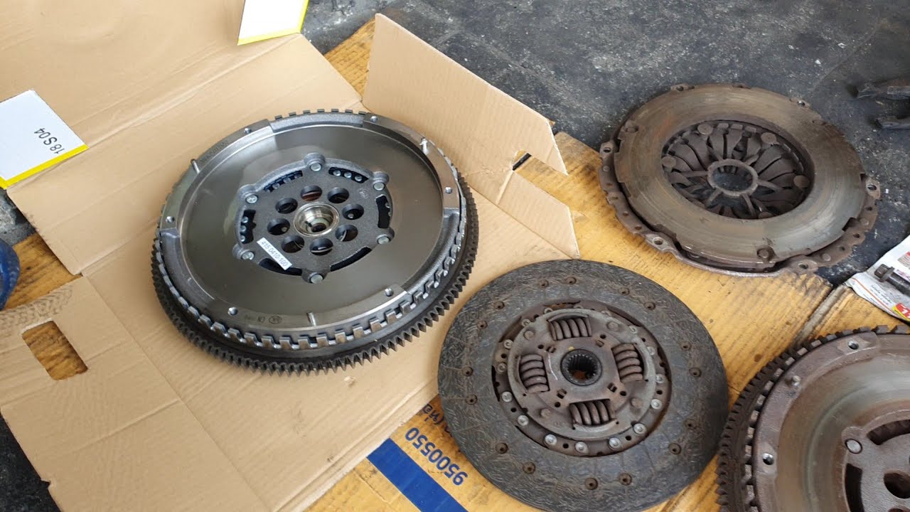 เปลี่ยนฟลายวิล ชุดคลัช FORD BT50 Car clutch replacement