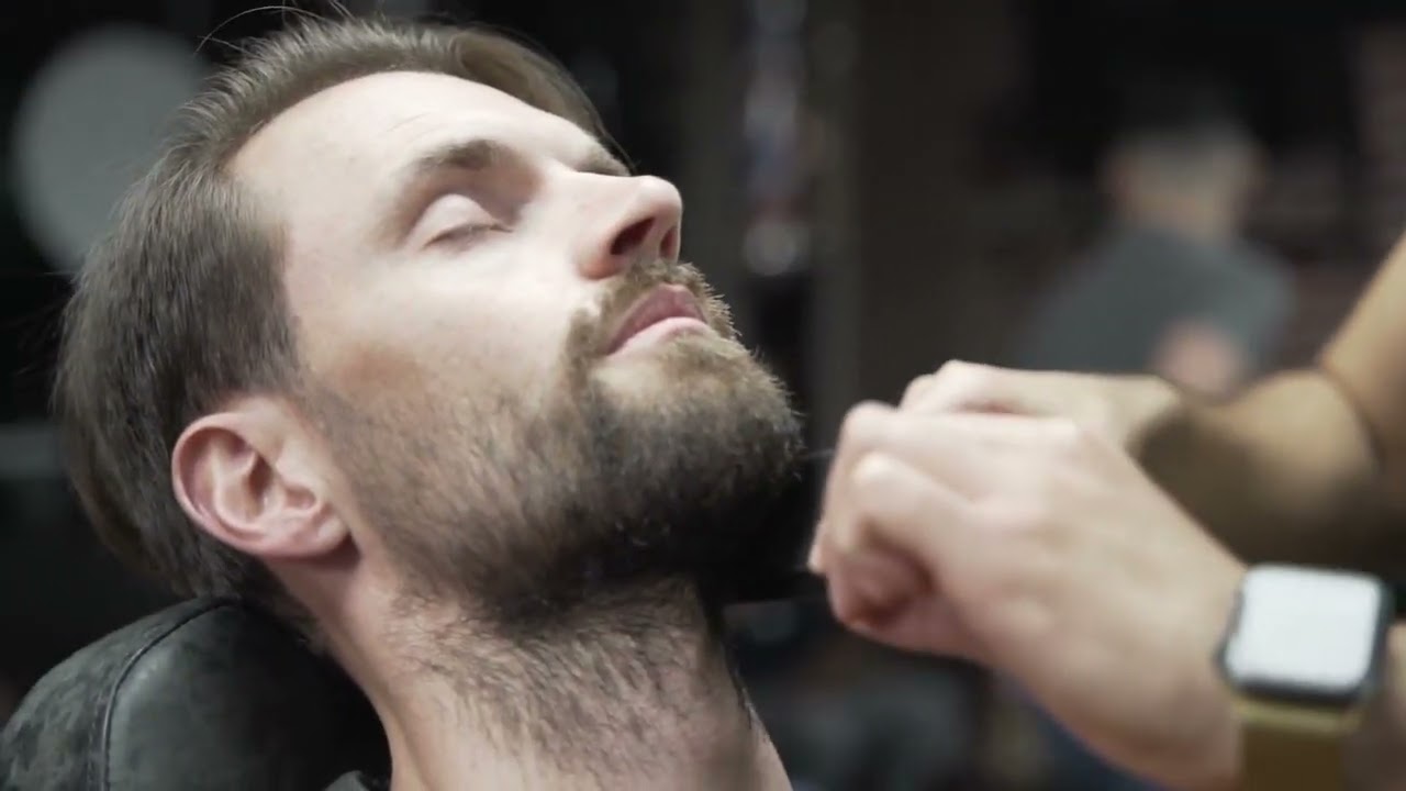 Joel Beukers op bezoek bij Barbershop De Valk