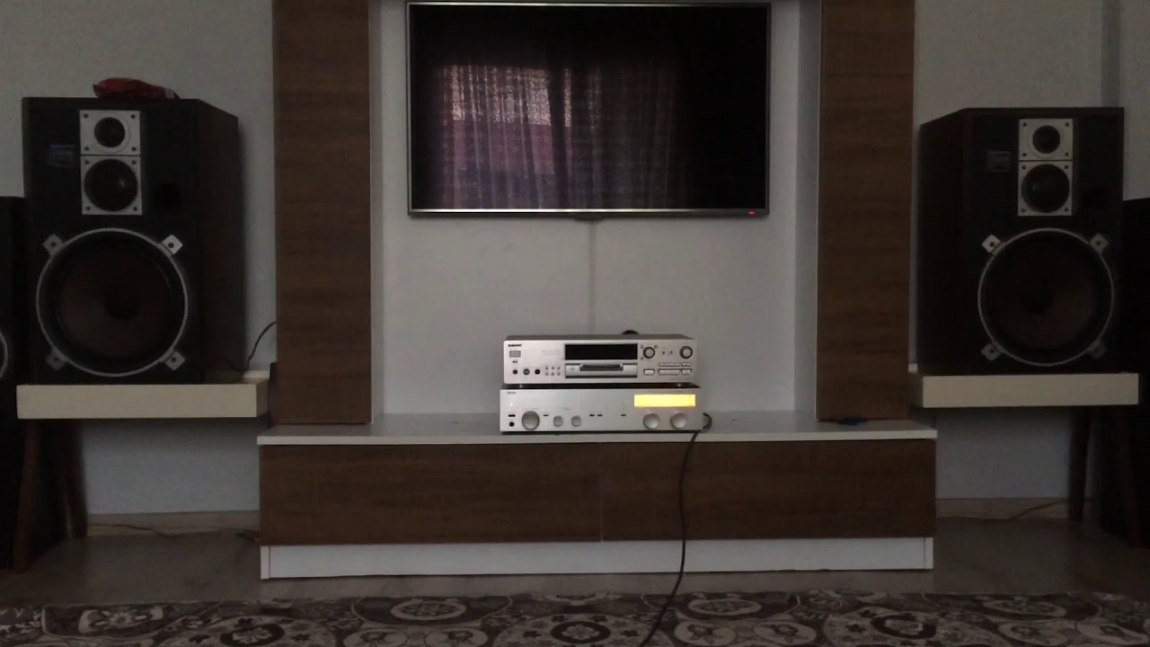 Phiilips 22AH305 &mdash; Pioneer CS 757