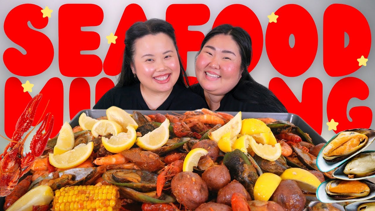 HUGE SEAFOOD BOIL 🦐🦞 MUKBANG 먹방 EATING SHOW! + SHRIMP, LIVE CRAWFISH, AND MUSSELS | MONDAY MUNCHIES