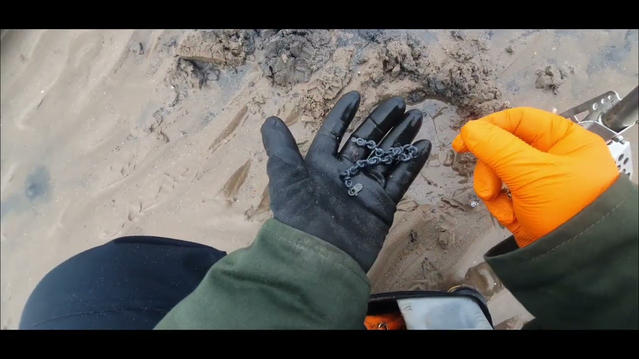 Treasurehunt on west coast of Scotland #metaldetecting #deus2