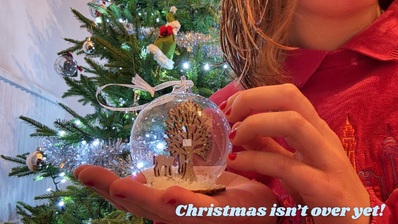 ASMR ~ Tapping on Christmas Baubles (& Whispering)