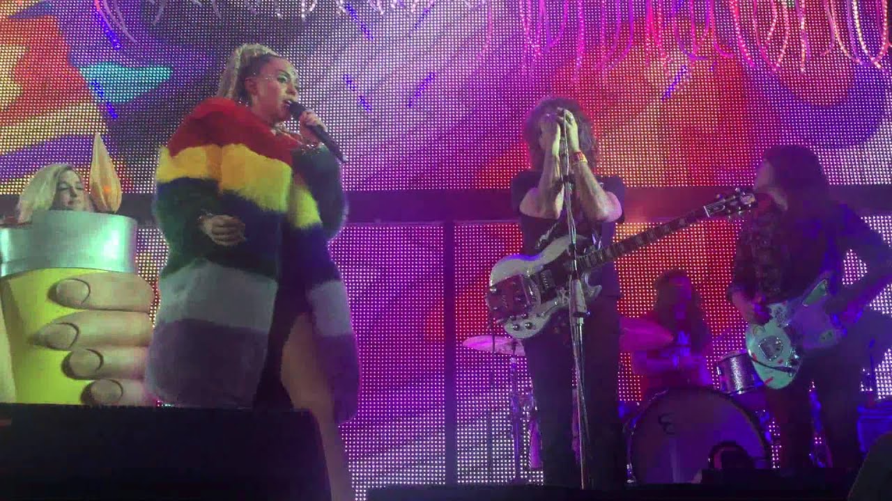 Lighter Live- Miley Cyrus and Her Dead Petz NYC