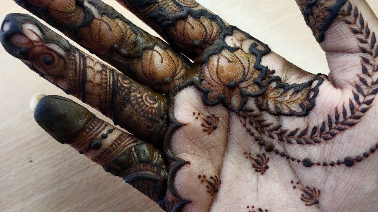 Aligent mehndi designs lotus petals 🍂💫🕊️#mehndiartist #lotusmehendi #trendingvideo #viralvideo 