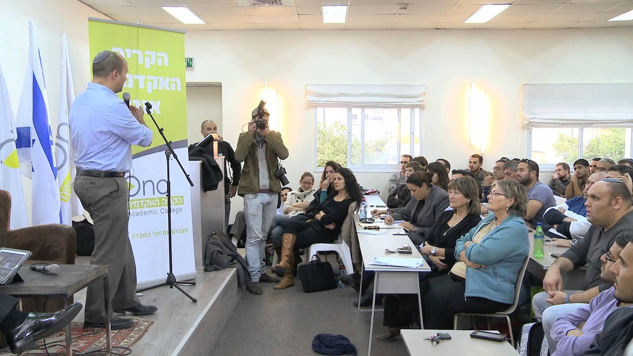 נפתלי בנט נותן טיפים לסטודנטים למשפטים ומנהל עסקים
