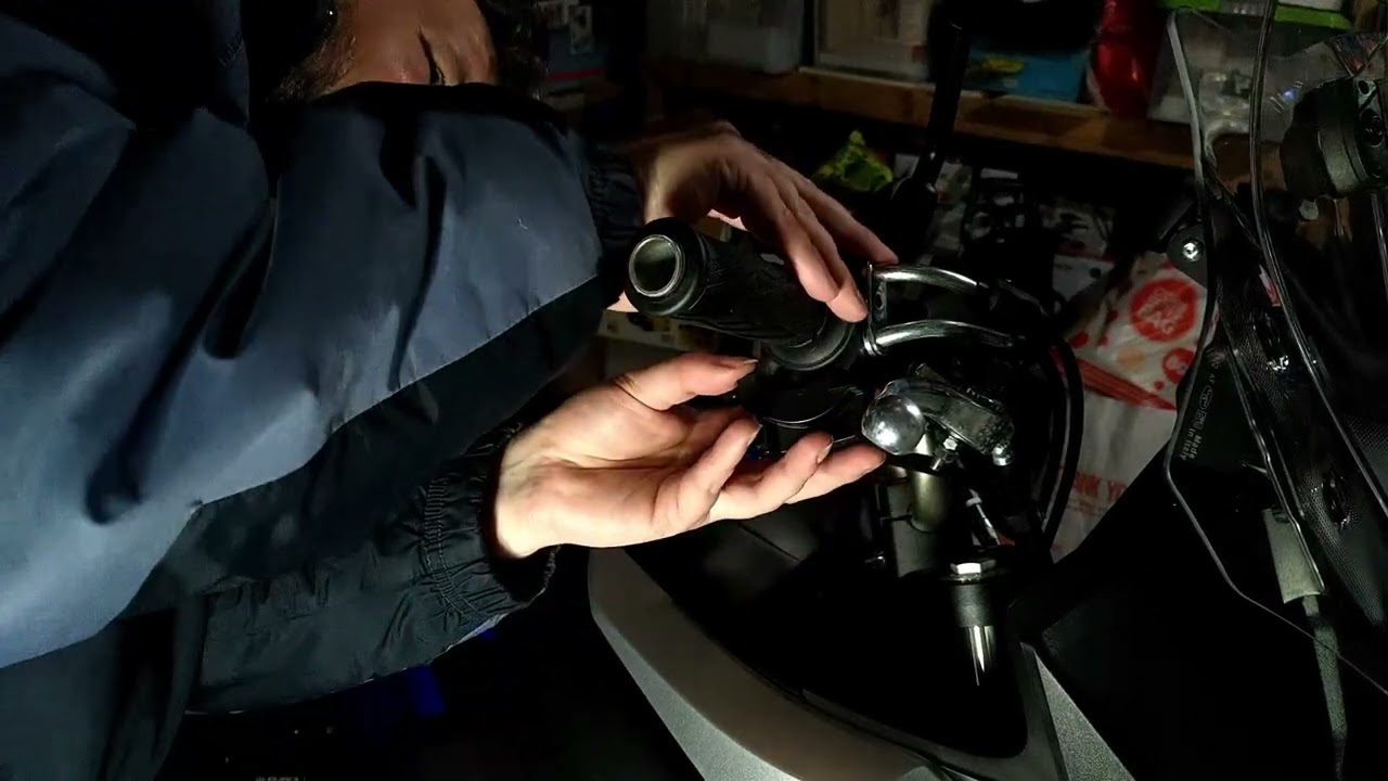 Non-destructive installation of heated grips on Suzuki V-Strom 650XT