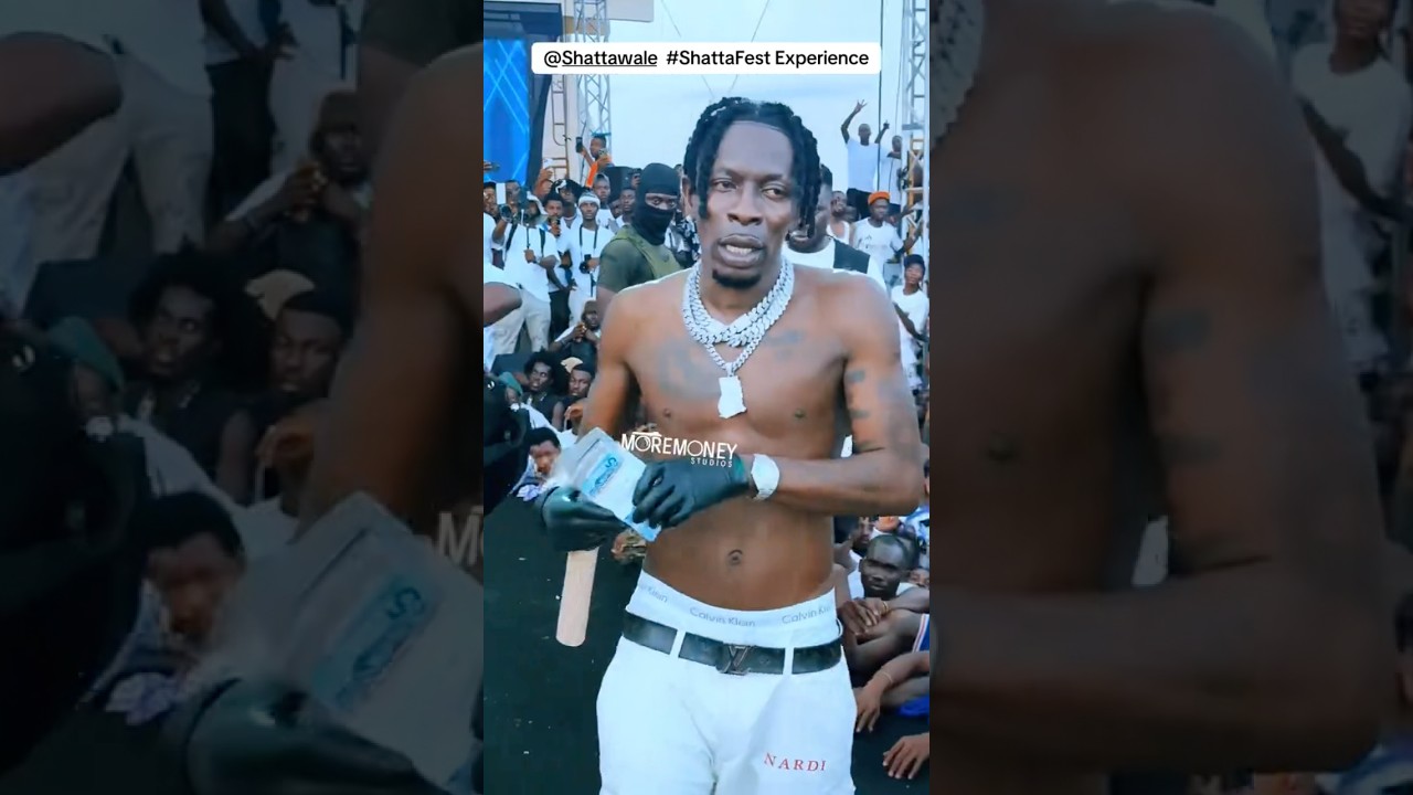 The Moment Shatta Wale Dashed Out Monies To His Fans As Part of his Appreciation to them