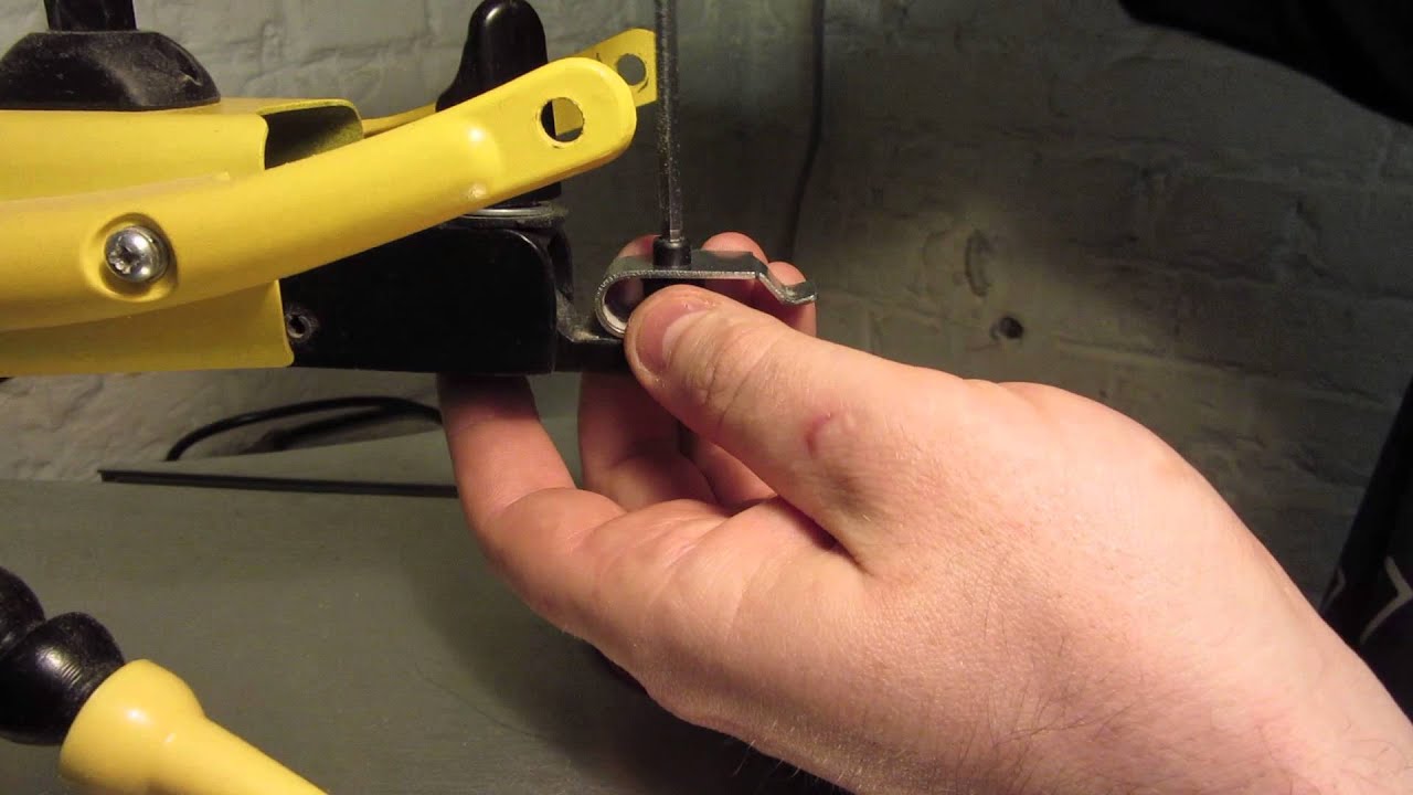 Scie à chantourner- Adaptateur permettant d'utiliser des lames sans ergots-