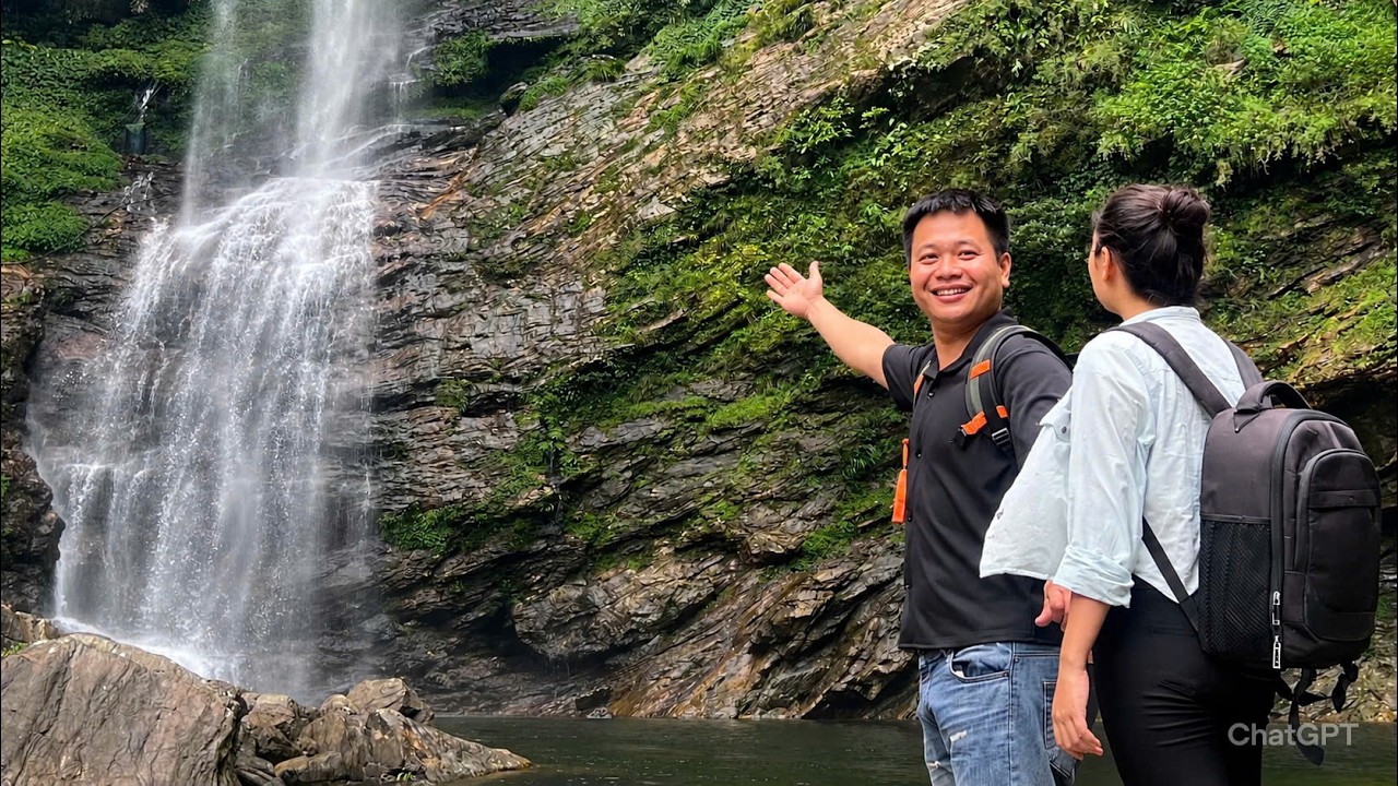 Amidst the mysterious beauty, CEO John and Tieu Hoa discover unexpected things.Tieu Hoa.
