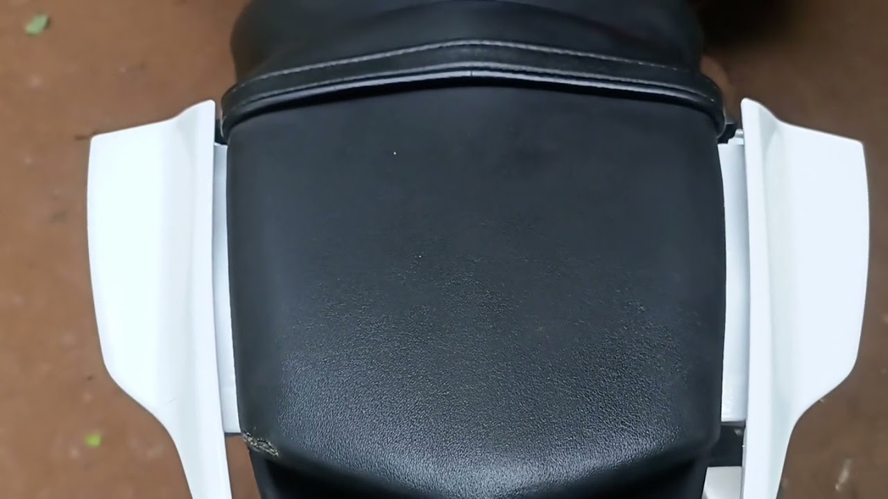 tail and belly pan ofR15 white painted  ⚪