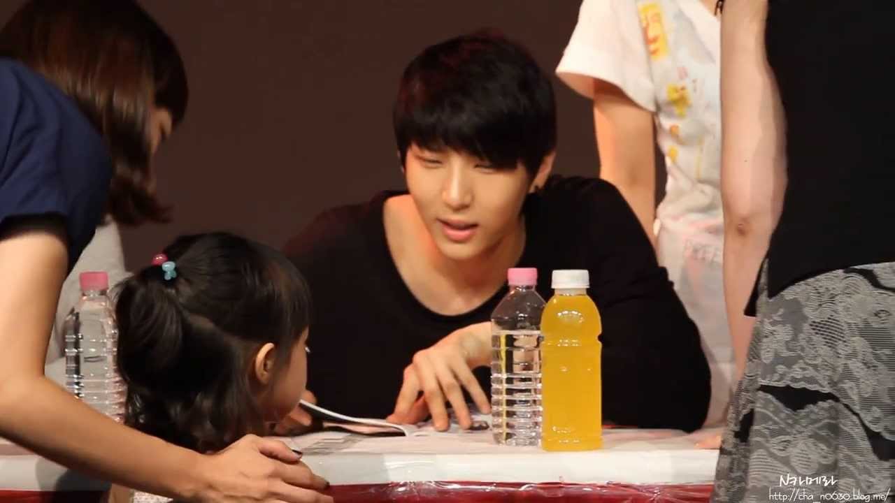130817 빅스 대구 팬싸인회 - 애기등장에 택운이 광대발사