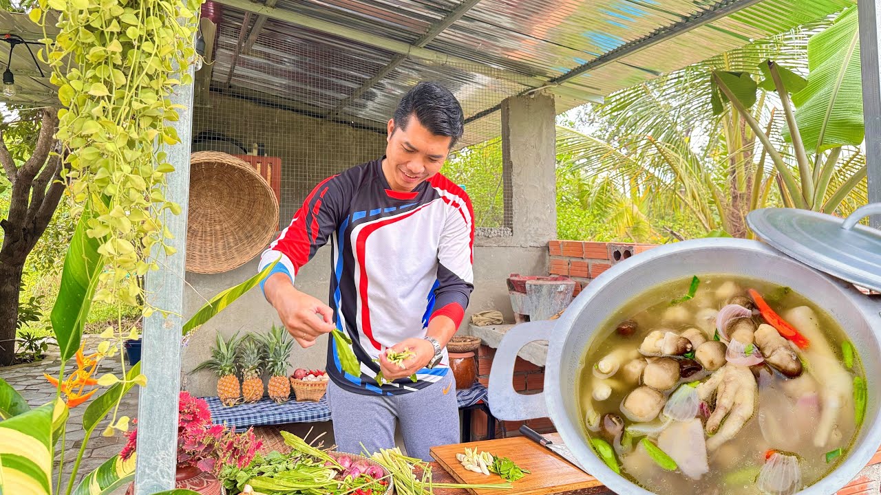 Lively market stroll to farmhouse chicken feet soup