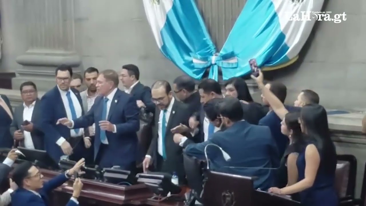 Empujones y gritos entre diputados que lideran negociaciones para elección de magistrados de la CC