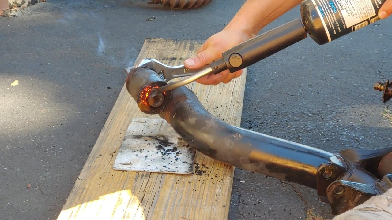 Removing Rear Bushings on a 2003 Honda Civic Si (EP3) - Part1