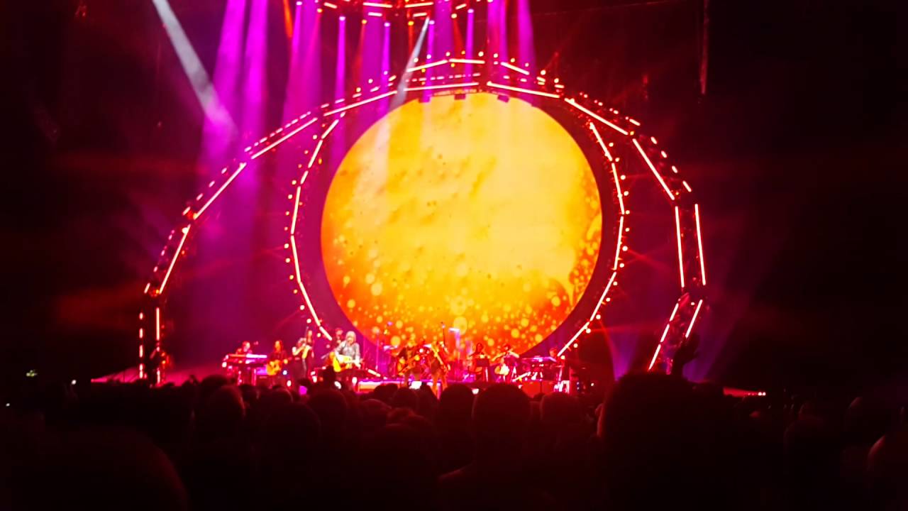 ELO perform 'Living Thing' at the Dublin 3 Arena 7th May 2016