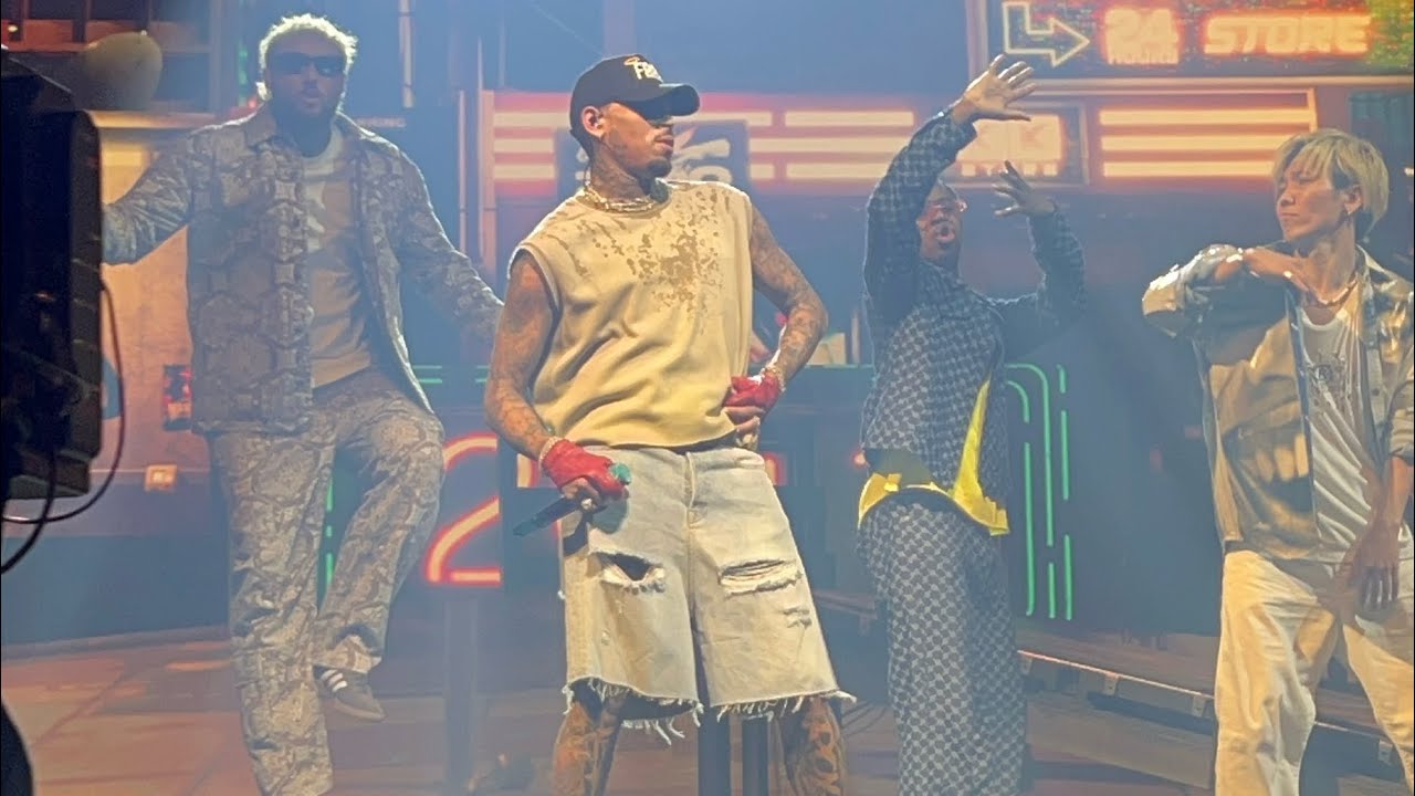 Chris Brown - C.A.B / Drunk Texting Live @ Dubai (CocaColaArena)