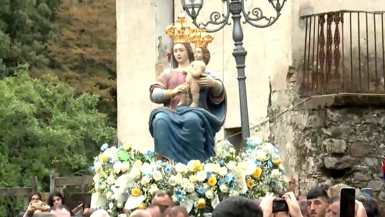 POLSI IN FESTA PER L'INCORONAZIONE DEL MADONNA