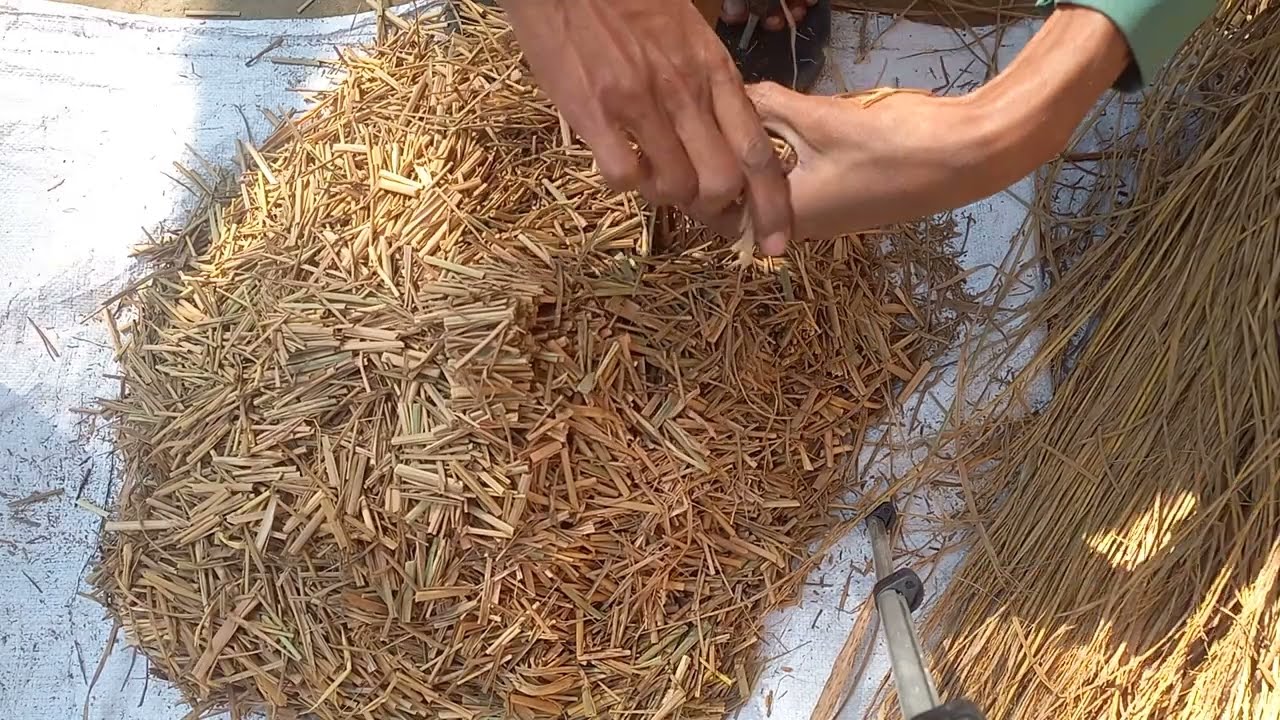 🌾 Cutting Straw for Cows and Goats | Daily Livestock 