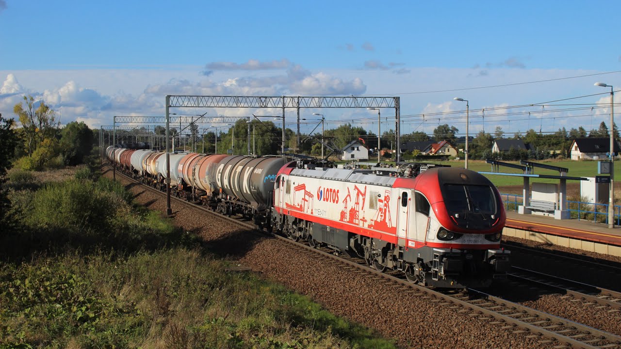 Trains at/pociągi w Skowarcz, Poland -  21/9/22