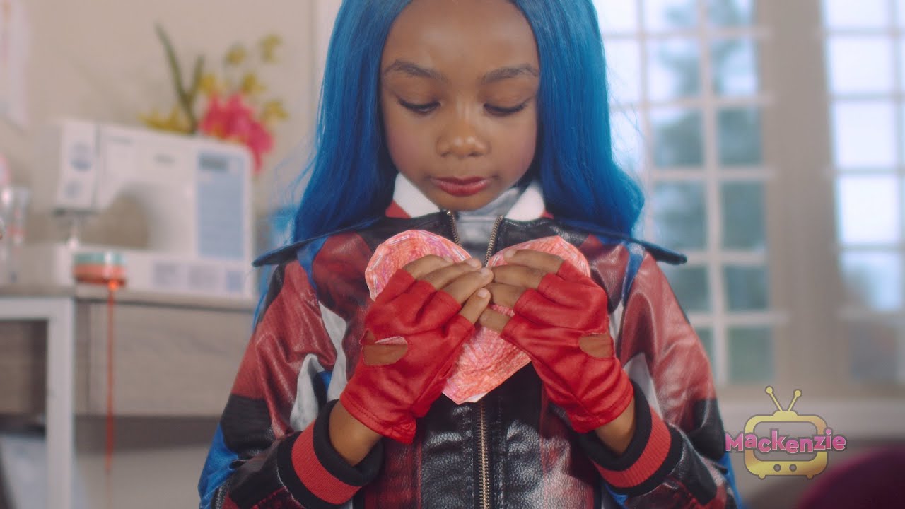 Sofia Carson, Dove Cameron, China Anne McClain- One Kiss (From 