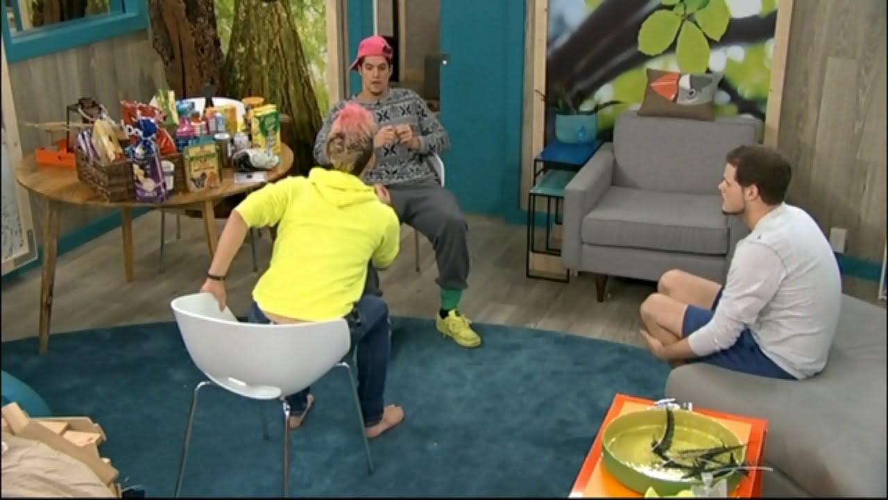 BB16 8/10 2:45am - Derrick Calls a House Meeting About Zach, Zach and Frankie Fight Again