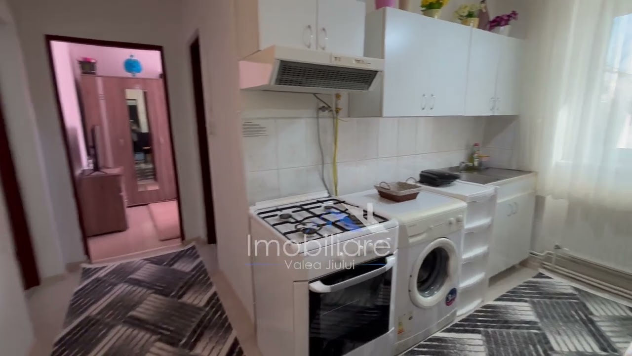 DE VANZARE  - Apartament 3 camere decomandate  – Petrila, Str. 8 Martie