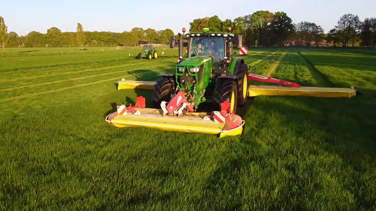 John Deere mowing silage