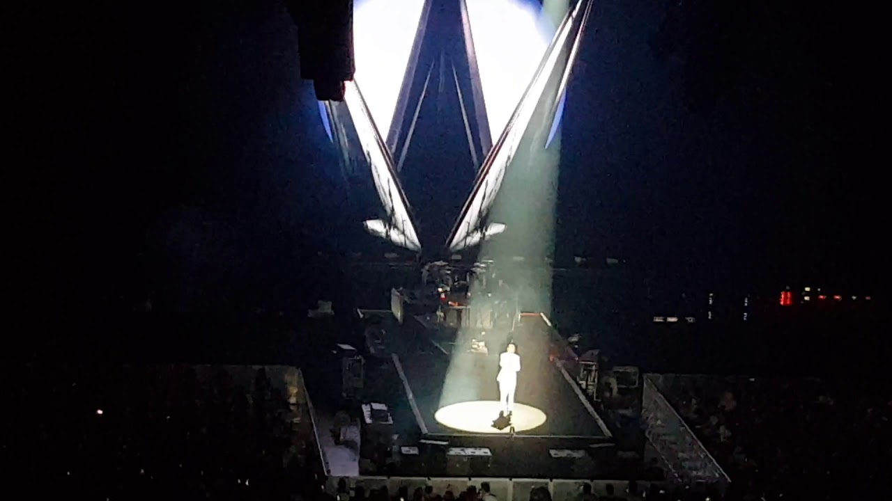 Writing's on the wall - Sam Smith, Bangkok Oct 2018