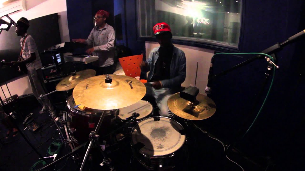 Royal Sounds feat Ras Sempah - Embrace Live@ Unit 8 Recording Studios