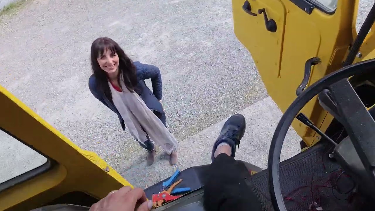 POV lavoro sull'impianto elettrico | ACM 80 4x4 camper conversion