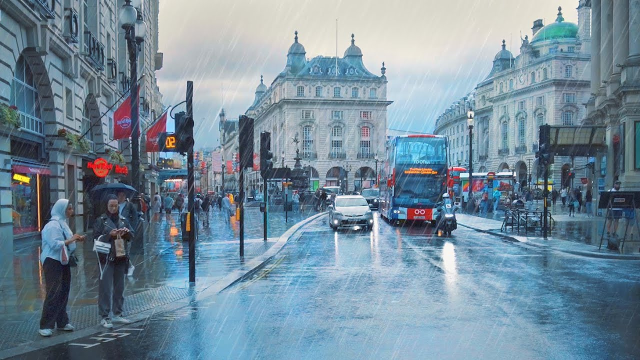 London Heavy Rain Downpours ☔️ Summer 2021 Walk, Leicester Square to Marble Arch Mound