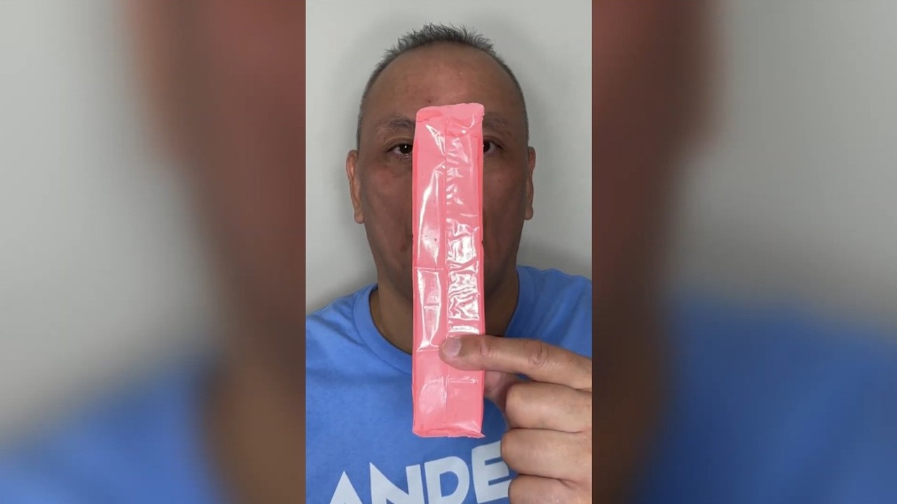 👂ASMR LAFFY TAFFY MEGA SIZE CANDY WATERMELON FLAVOR EATING SOUNDS👂ORIGINAL LENGTH👂
