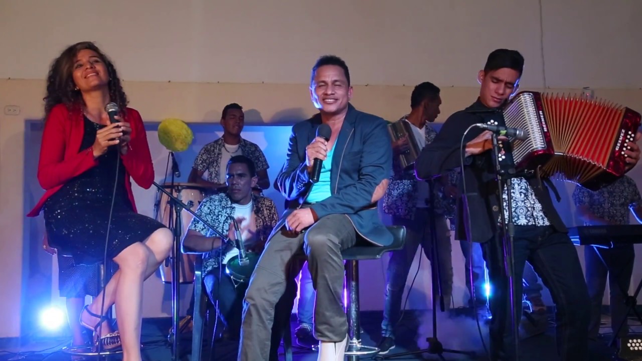 HUELLAS EN LA ARENA - KLEIDER & YEIMIS