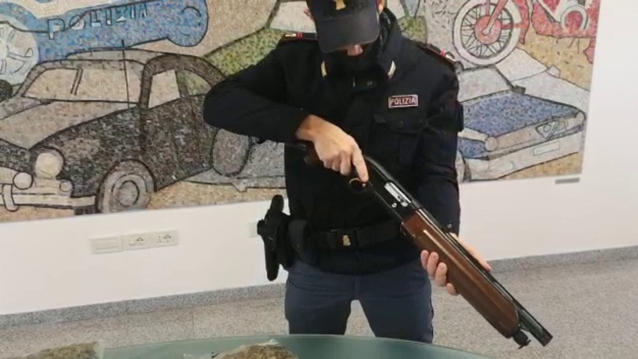 Nascondevano armi da fuoco, tra cui un fucile rubato a San Canzian: due arresti