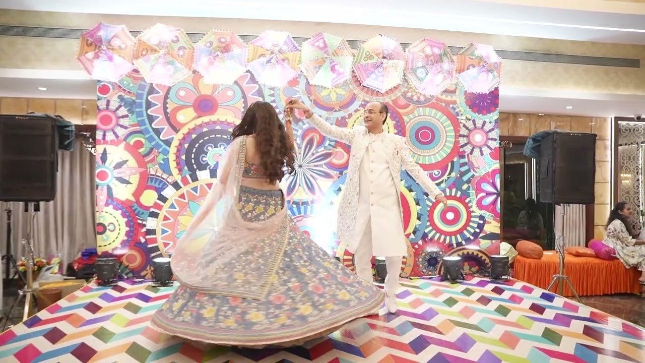 Beautiful Bride Dance with Family| Haldi Dance by Family | GE