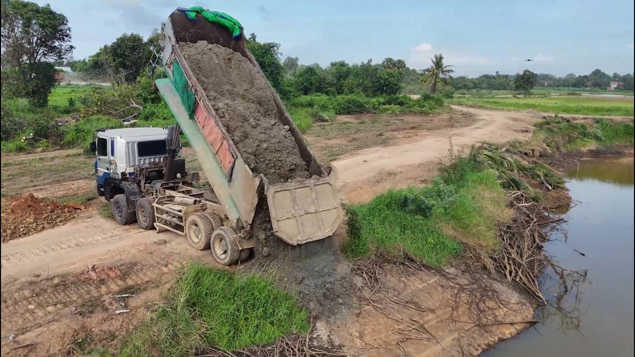 Great Job Started Landfill New Project! Delete Pond 25.5T Truck,Skillful Shantui 17 C2 Pushing Stone