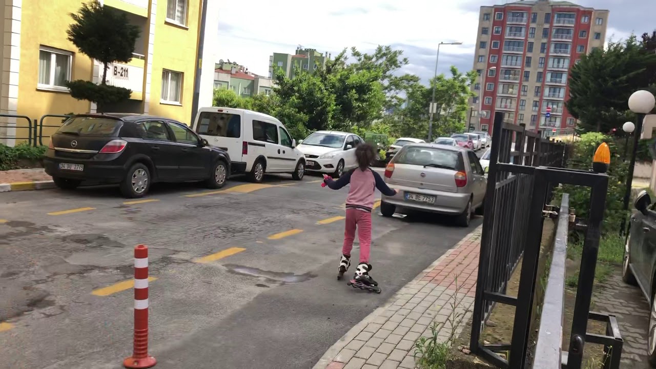Zeynep paten s&uuml;r&uuml;yor (eski video)