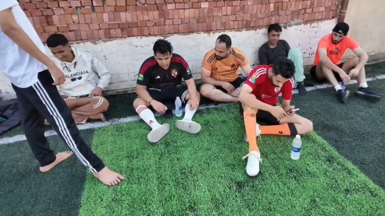 عمرو حجز كورة الصبح  مع صحابو 😂 ⚽️