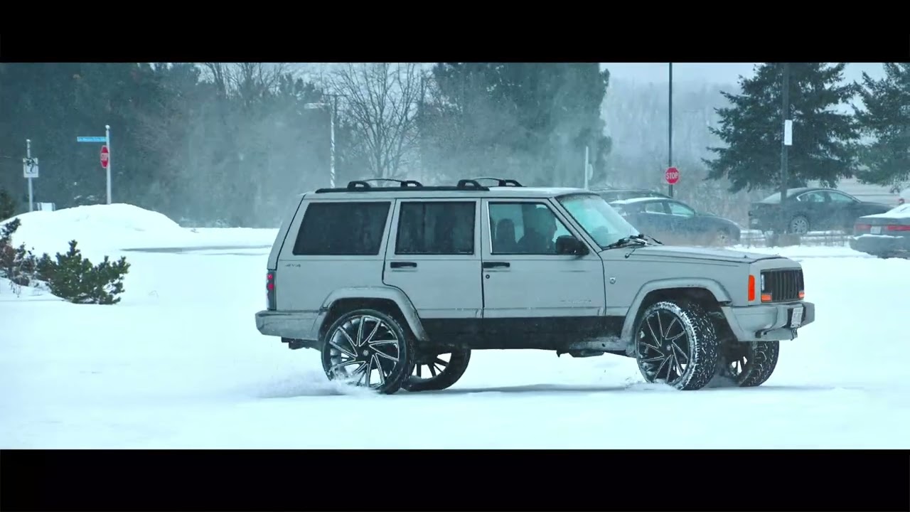 Straight Piped Jeep Cherokee XJ on 22s goes sledding #jeepxj #jeepcherokee #jeepcherokeexj #xj #snow