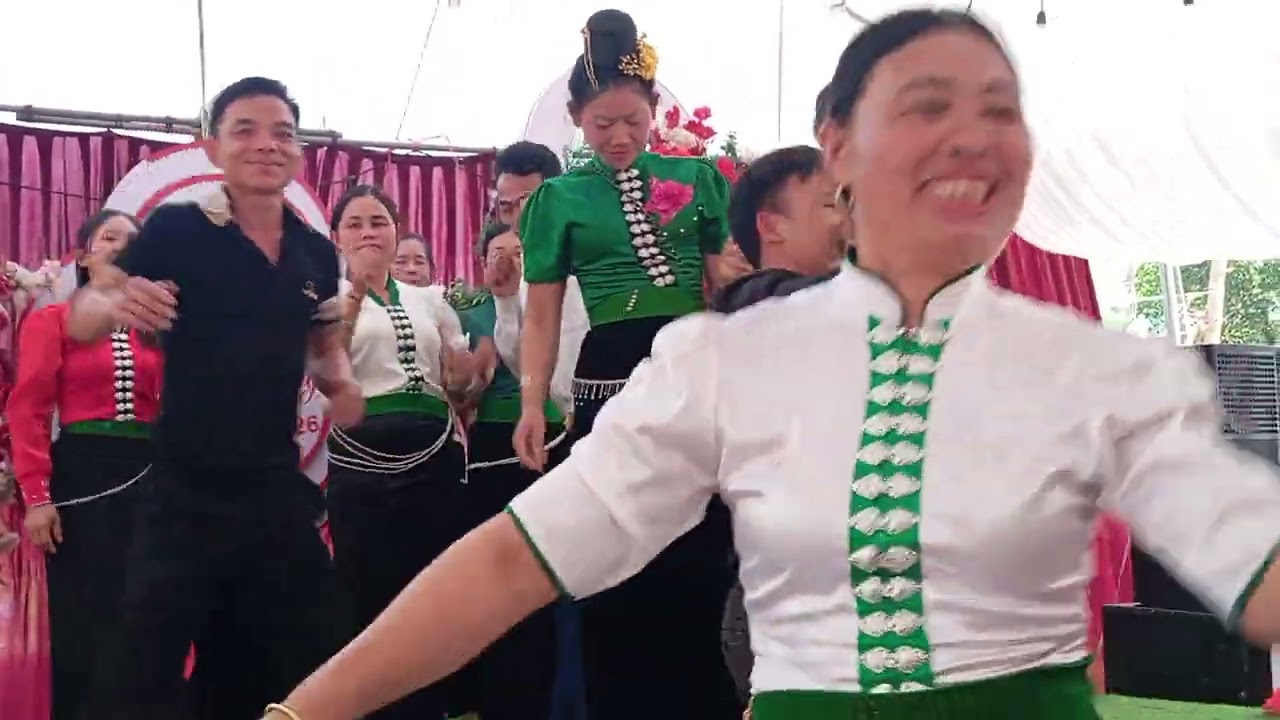 MCC mạnh Hùng bay nhảy hay lên trời lên mn cùng MCC mạnh Hùng và âm thanh ánh sáng nhảy hết mình 