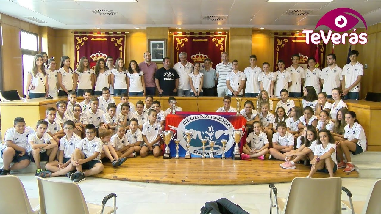 Recibimiento con honores del Club Natación Daimiel tras una exitosa temporada