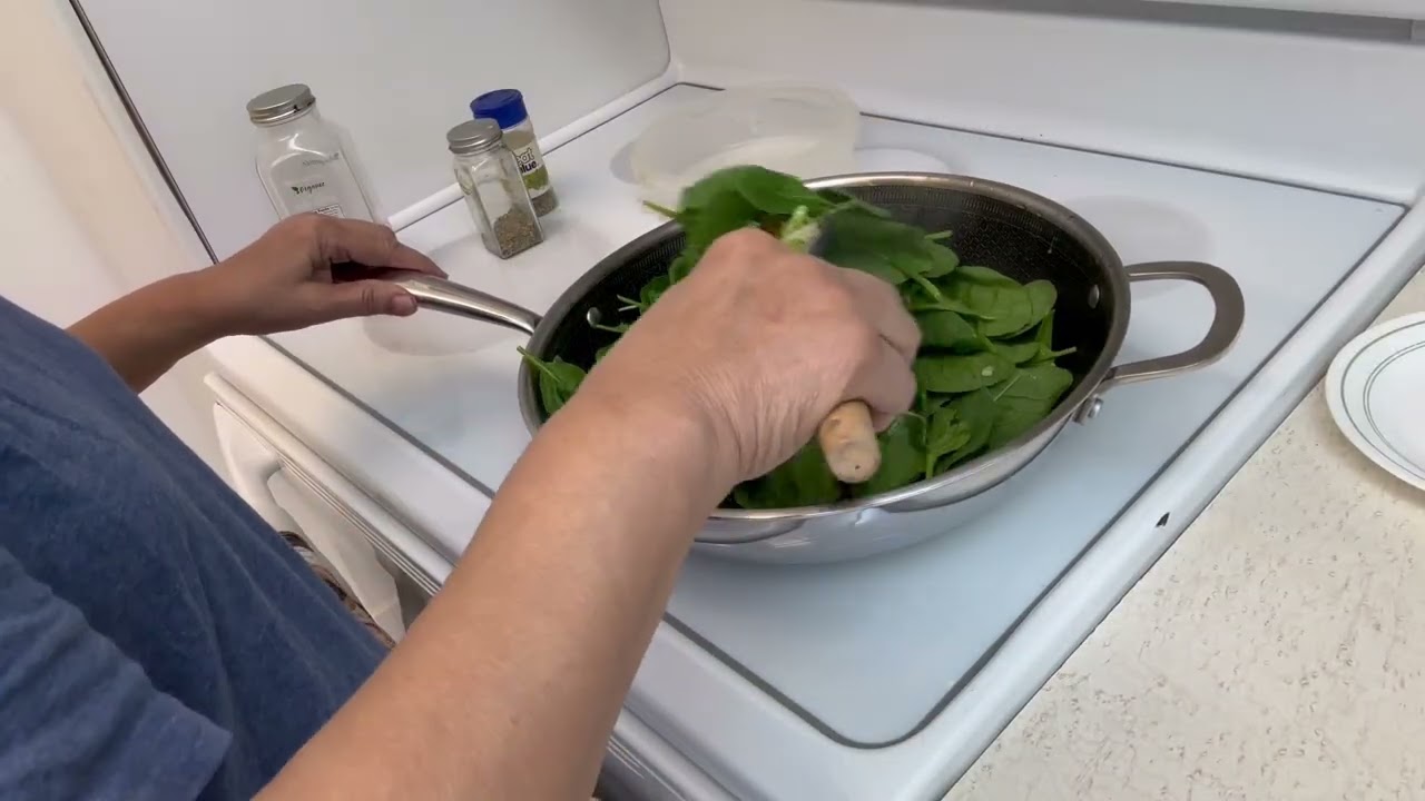 Broccoli, spinach healthy soup