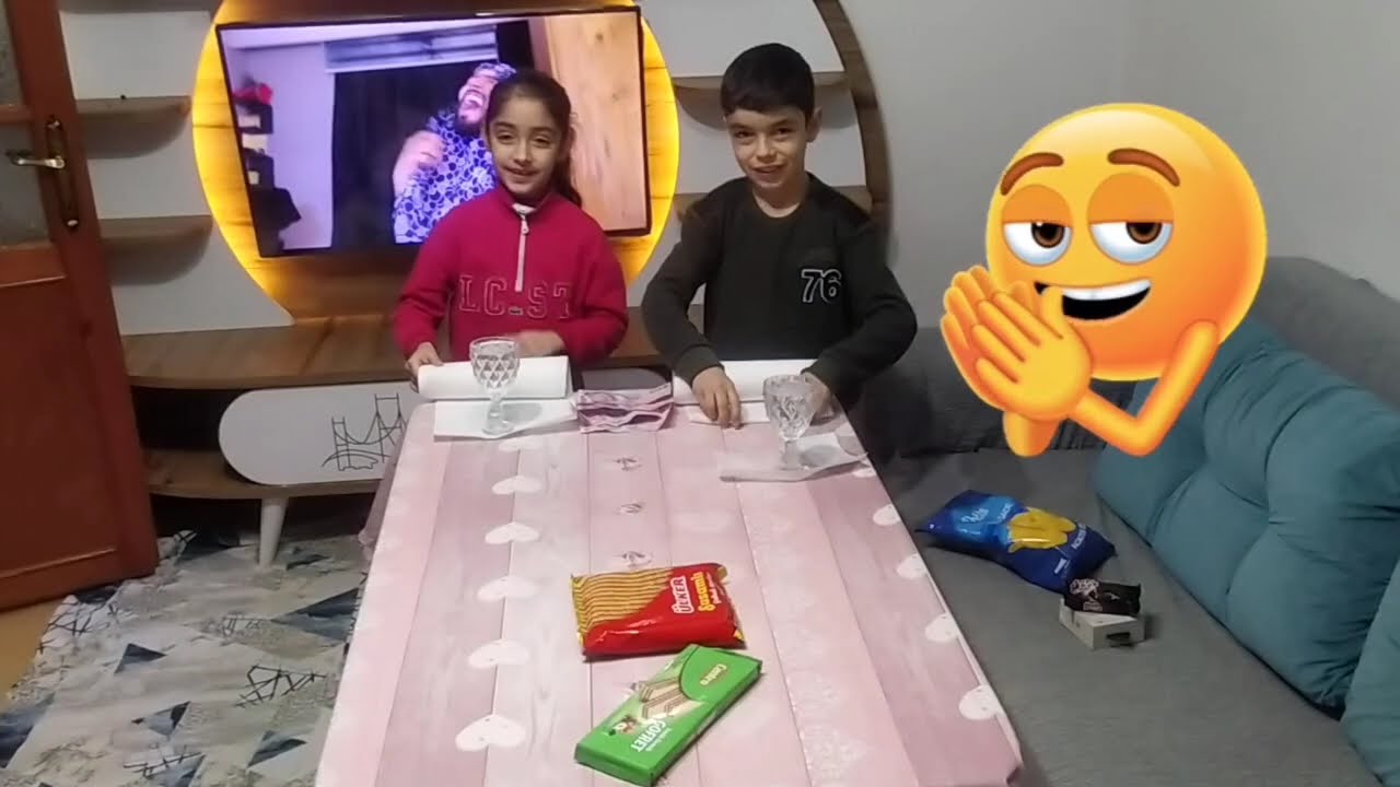 تحدو بعض فاطمة وحسن🤼فاطمة أخدة كيس شبس وهربت🤣🤣