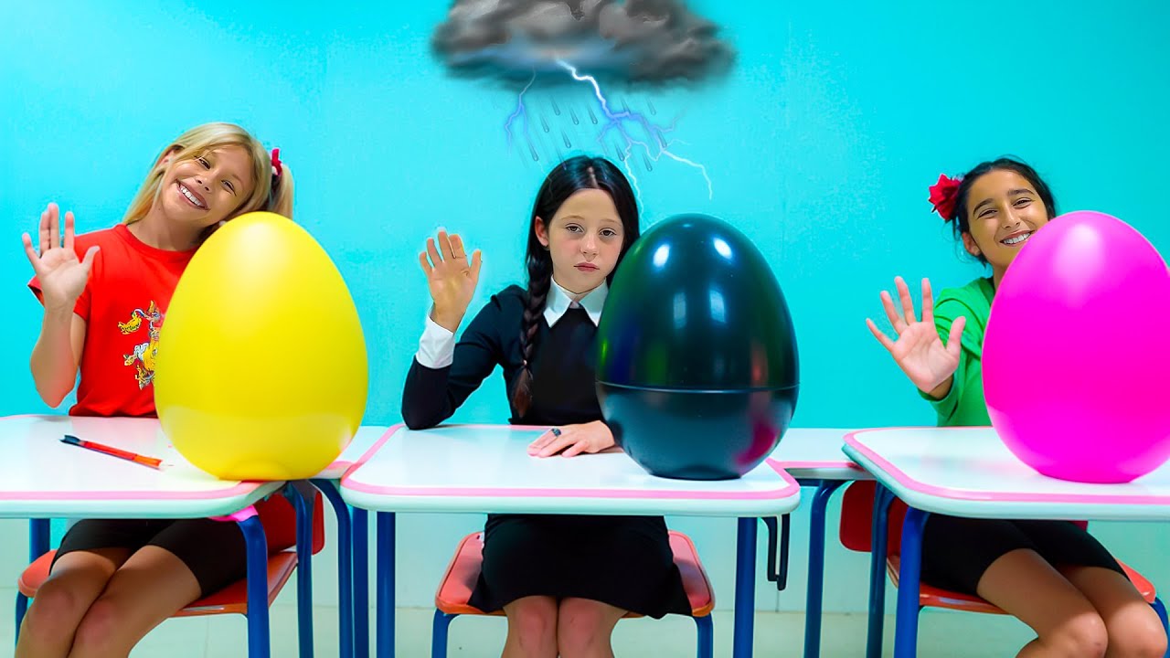Nastya et Mercredi profitent de la fête de Pâques à l'école